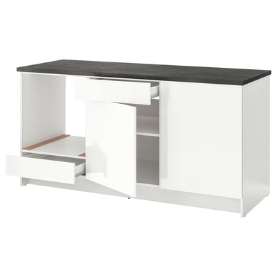 KNOXHULT bela modularna kuhinjska enota. Predali in odprta polica. Eleganten, sodoben dizajn s črnim pultom.