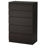 Črna skrinja KULLEN, pravokotna s šestimi predali, eleganten minimalističen dizajn.