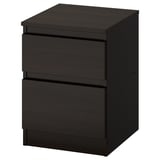 Črna komoda KULLEN, nočna omarica s 3 predali, eleganten dizajn, temno rjav les.