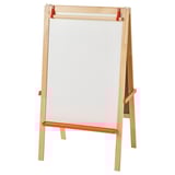 Otroški umetniški stojalo iz oranžne in lesene barve s površino bele table.