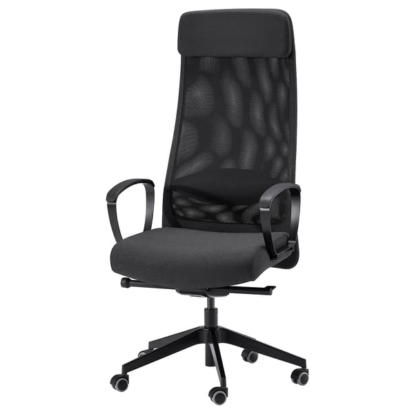 Črni ergonomski pisarniški stol MARKUS z mrežastim hrbtom, nasloni za roke in kolesi.