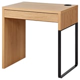 Svetlo rjava miza MICKE, eleganten dizajn, črne jeklene noge, luknja za kabel, čiste linije, funkcionalna študijska miza.
