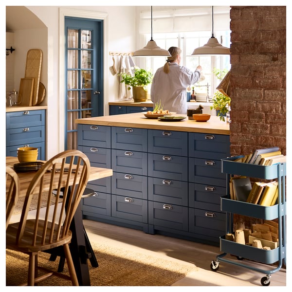 MÖLLEKULLA Pult po meri, hrast/furnir, 45.1-63.5x3.8 cm