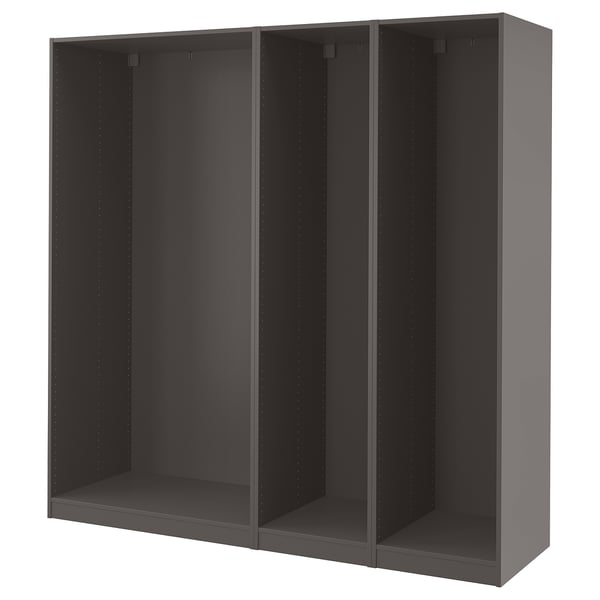 Sivi okvir garderobe ikea PAX s tridelnim, odprtim dizajnom za shranjevanje.