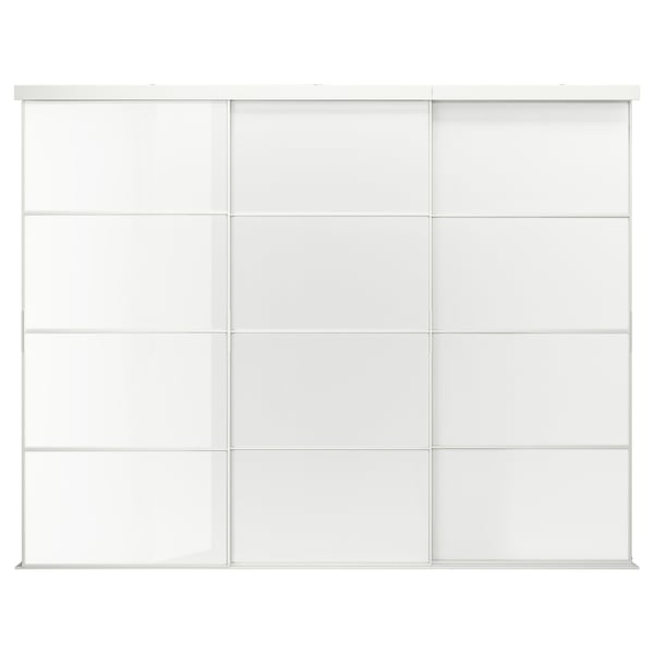 Beli sistem drsnih vrat SKYTTA s steklenimi ploščami. To je aluminijasti okvir in minimalističen dizajn.