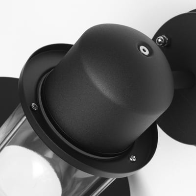 Črna stenska svetilka UPPLID s prozornim steklenim senčnikom, jeklo in polikarbonat. Okrogel, sodoben dizajn, primeren za zunanjo uporabo.