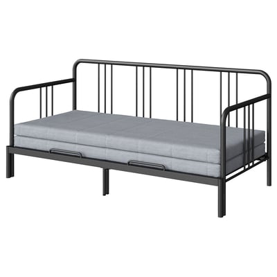 Čierna kovová pohovka Fyrsedal so sivým penovým matracom, moderný minimalistický dizajn.