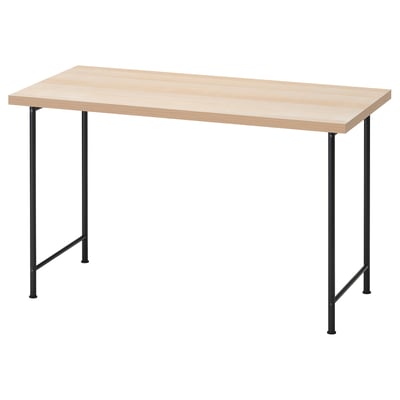 LAGKAPTEN: svetlohnedý a čierny stôl, minimalistický dizajn.