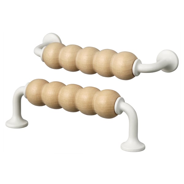Dve drevené rukoväte so svetlobéžovými, zaoblenými korálkami a bielymi koncami.