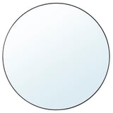 Okrúhle nástenné zrkadlo Lindby s čiernym rámom, ktoré dodá každej miestnosti hĺbku a eleganciu.