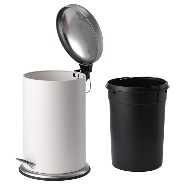 Na tomto obrázku sú dva koše, jeden biely a jeden čierny, ktoré ukazujú svoj štýlový, elegantný dizajn s vekami s jemným zatváraním.