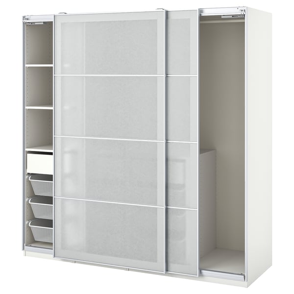 Biela skriňa ikea PAX s dverami z matného skla, posuvným dizajnom a sieťovanými košmi na skladovanie.