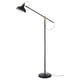 Lampa RANARP - čierno-mosadzná stojacia lampa s nastaviteľným ramenom a tienidlom, moderný industriálny dizajn.