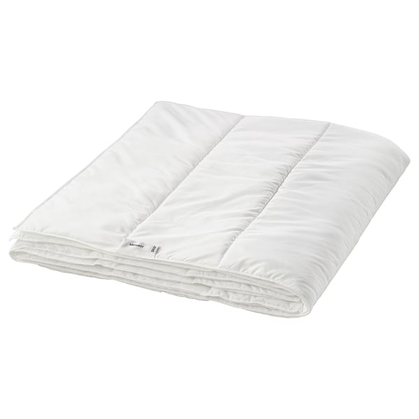 Biela paplón SÄFFEROT, skladaná, recyklovaný polyester, mäkká a teplá, jednoduchý dizajn, možno prať v práčke.