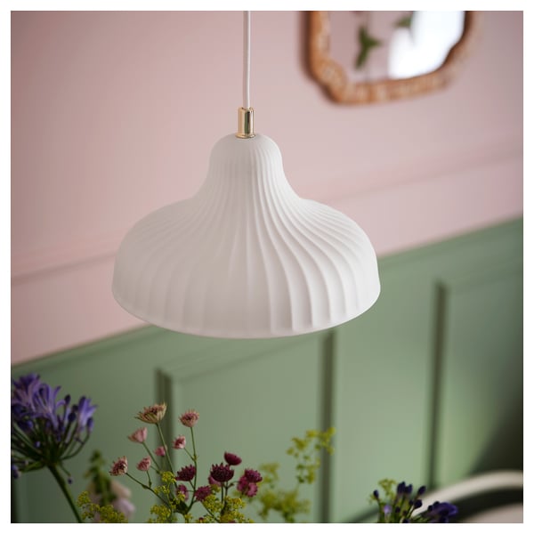 SKIVTOFS Závesná lampa, krémová/keramický, 24 cm