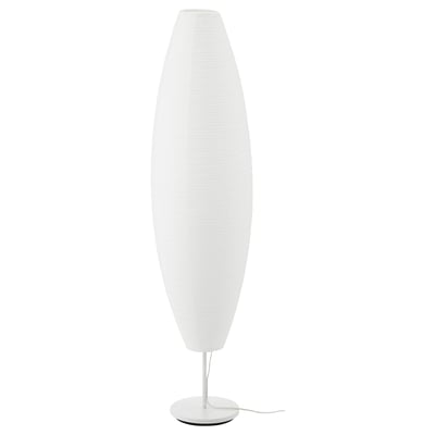 Biela valcová stojacia lampa s názvom SOLLEFTEÅ s dvojvrstvovým tienidlom z ryžového papiera pre rozptýlené osvetlenie.
