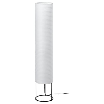 Lampa STRANDAD: vysoká, biela, valcovité tienidlo z ryžového papiera, okrúhla čierna kovová základňa.