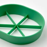 Jasne zelený krájač na vajcia s vykrajovačmi v tvare hviezdy, vhodný do umývačky riadu, jednoduché uchopenie.