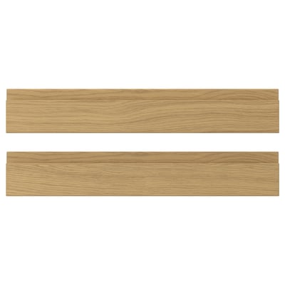 Dve drevené dosky vo svetlých tónoch, vertikálne zarovnané, elegantné a minimalistické.