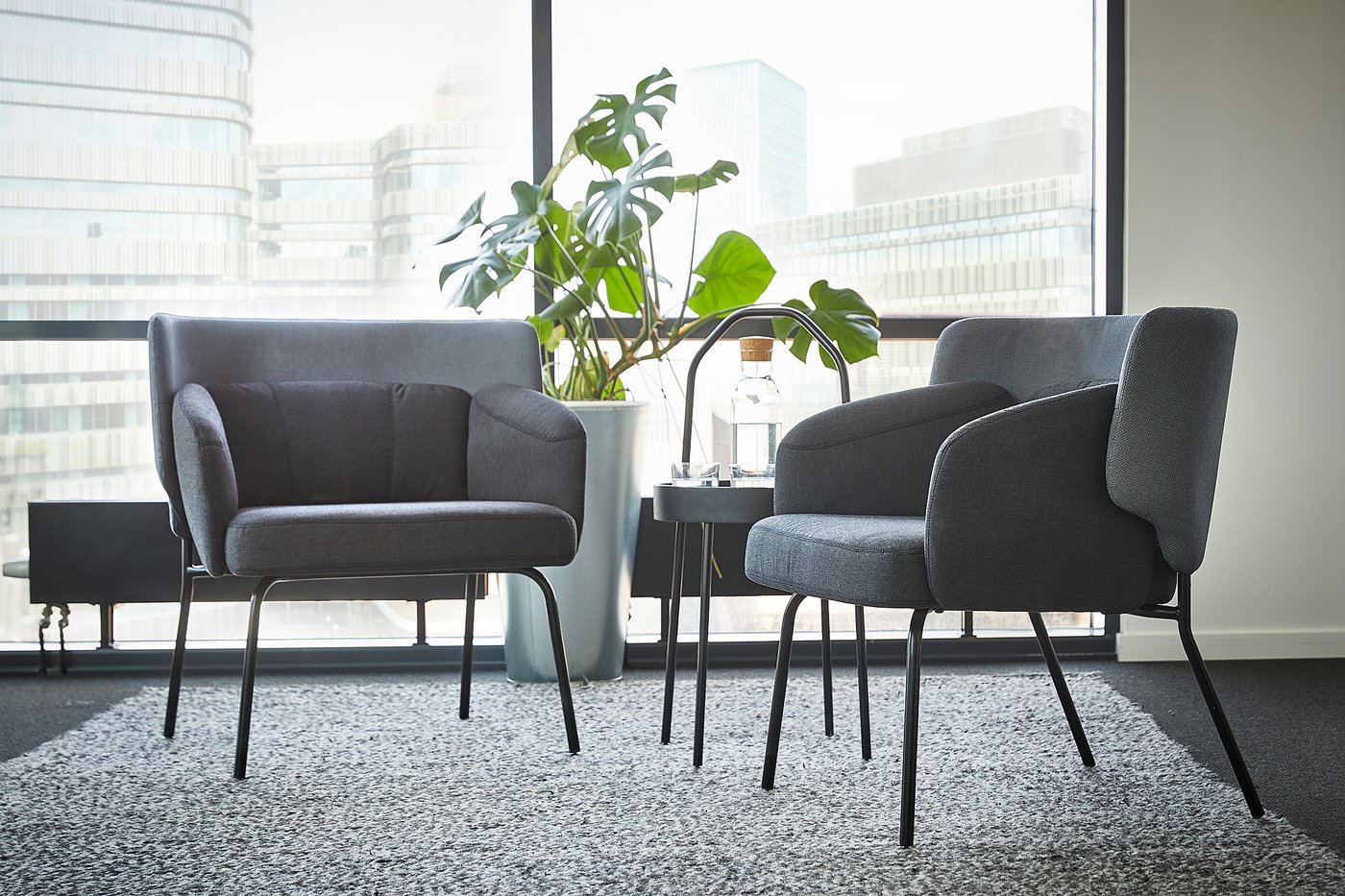 IKEA BINGSTA ビングスタ アームチェア パーソナルチェア BINGSTA armchair, Vissle dark grey/Kabusa dark grey - IKEA