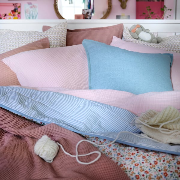 GULLNATTLJUS Bedspread, white/floral pattern, 160x250 cm