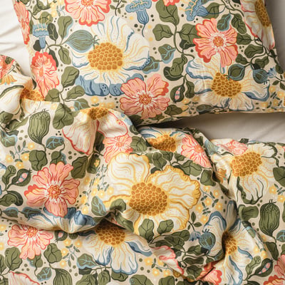Floral bedding with vibrant flowers, green leaves, yellow honeycombs on soft, silky fabric.