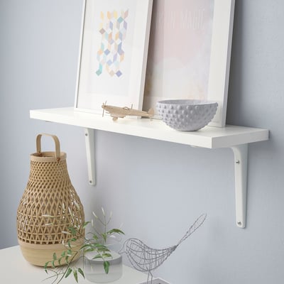 Wall shelf displaying decor items like a bowl, plane, basket, and plant. Supports up to 10 kg.