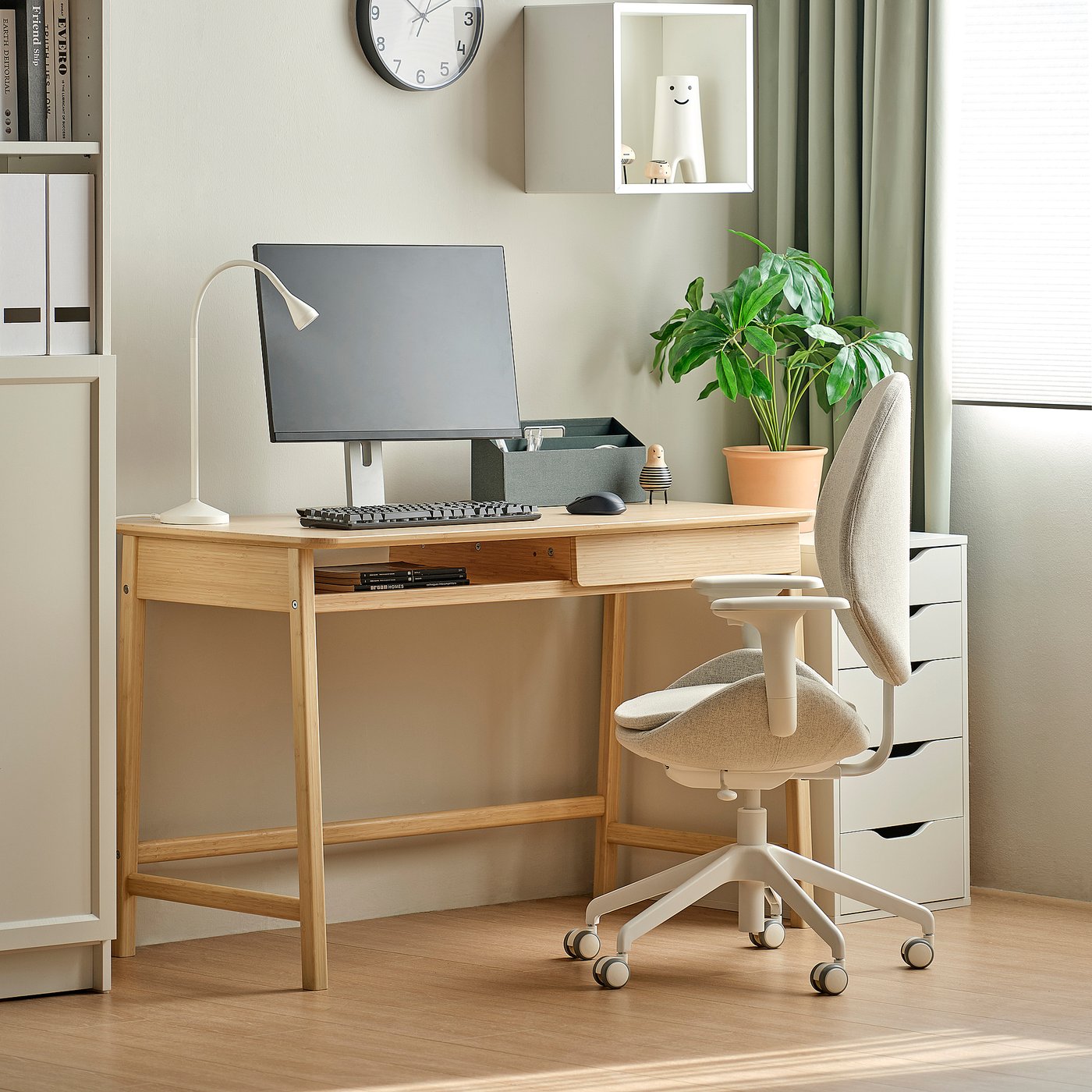 IKEA デスクチェア　HATTEFJÄLL ハッテフィェル BETESHÄST / HATTEFJÄLL desk and chair, bamboo beige/white - IKEA