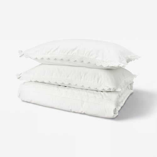 White BIRGITTARÖNN bedding set: two pillows and a duvet, 100% cotton, soft lace trim, rectangular.