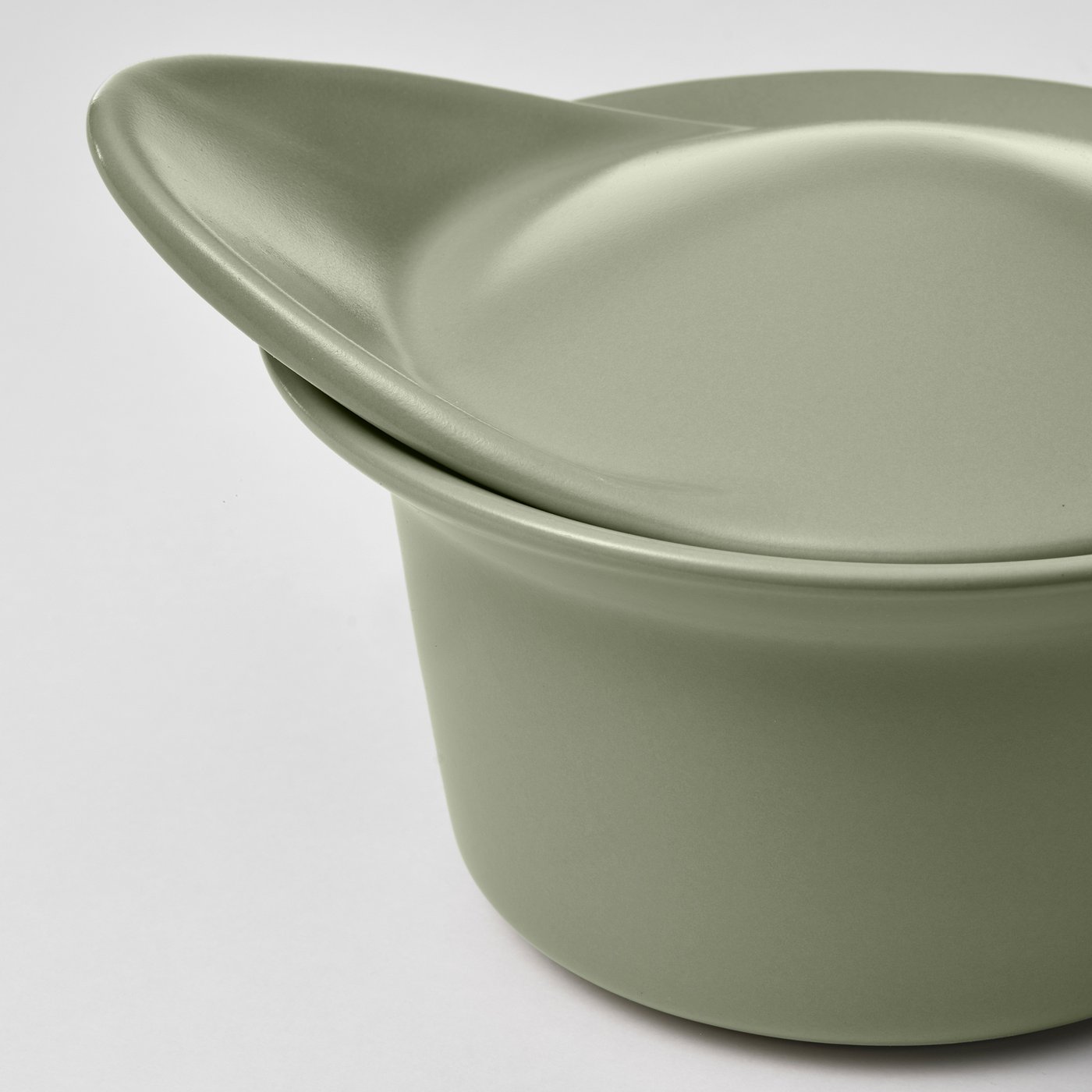 Baking/serving dish with lid, matte light green 3
