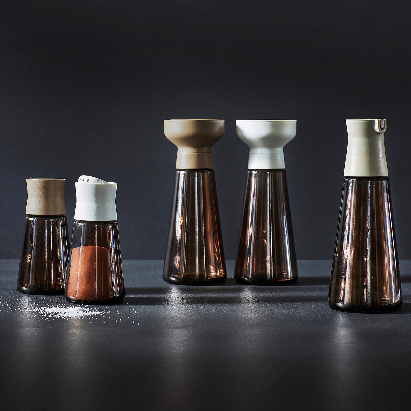 Salt and pepper shakers, glass/brown 6