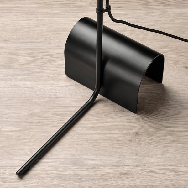 HÅRSLINGA / MOLNART Floor lamp with LED bulb, black/donut-shaped opal