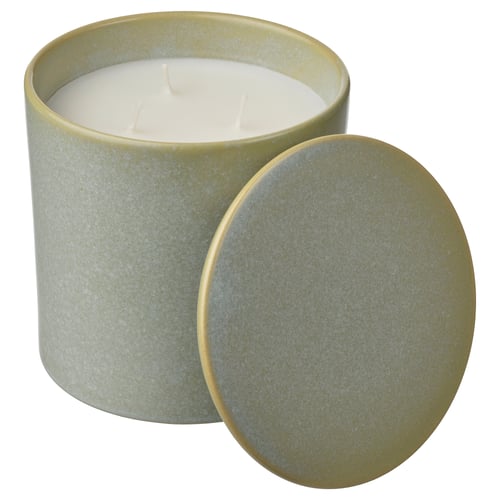 A green ceramic multi-wick candle with lid, HEDERSAM, in a wooden texture for a natural look.