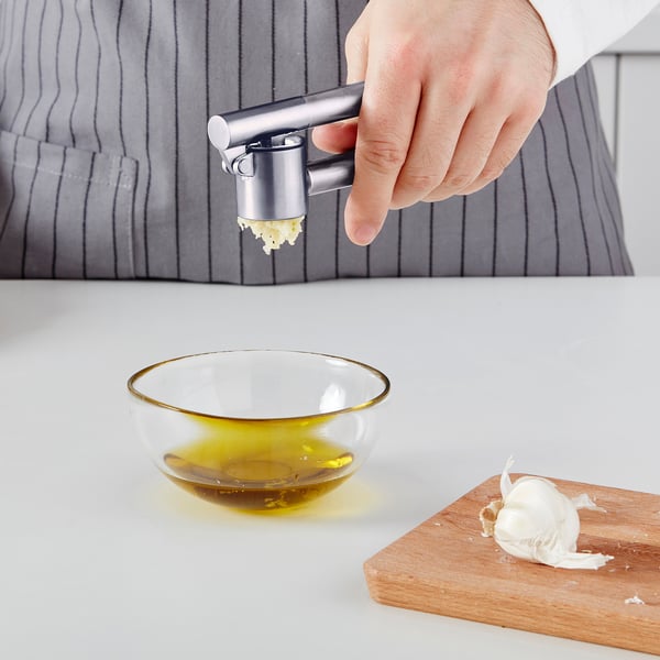 The 6 Best Garlic Presses