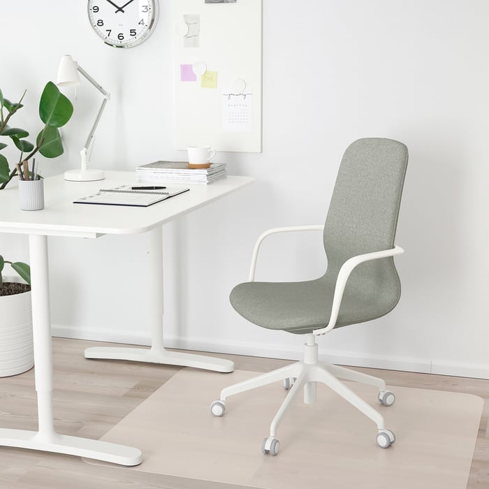 LÅNGFJÄLL Office chair with armrests, Gunnared light green, Width 26 3