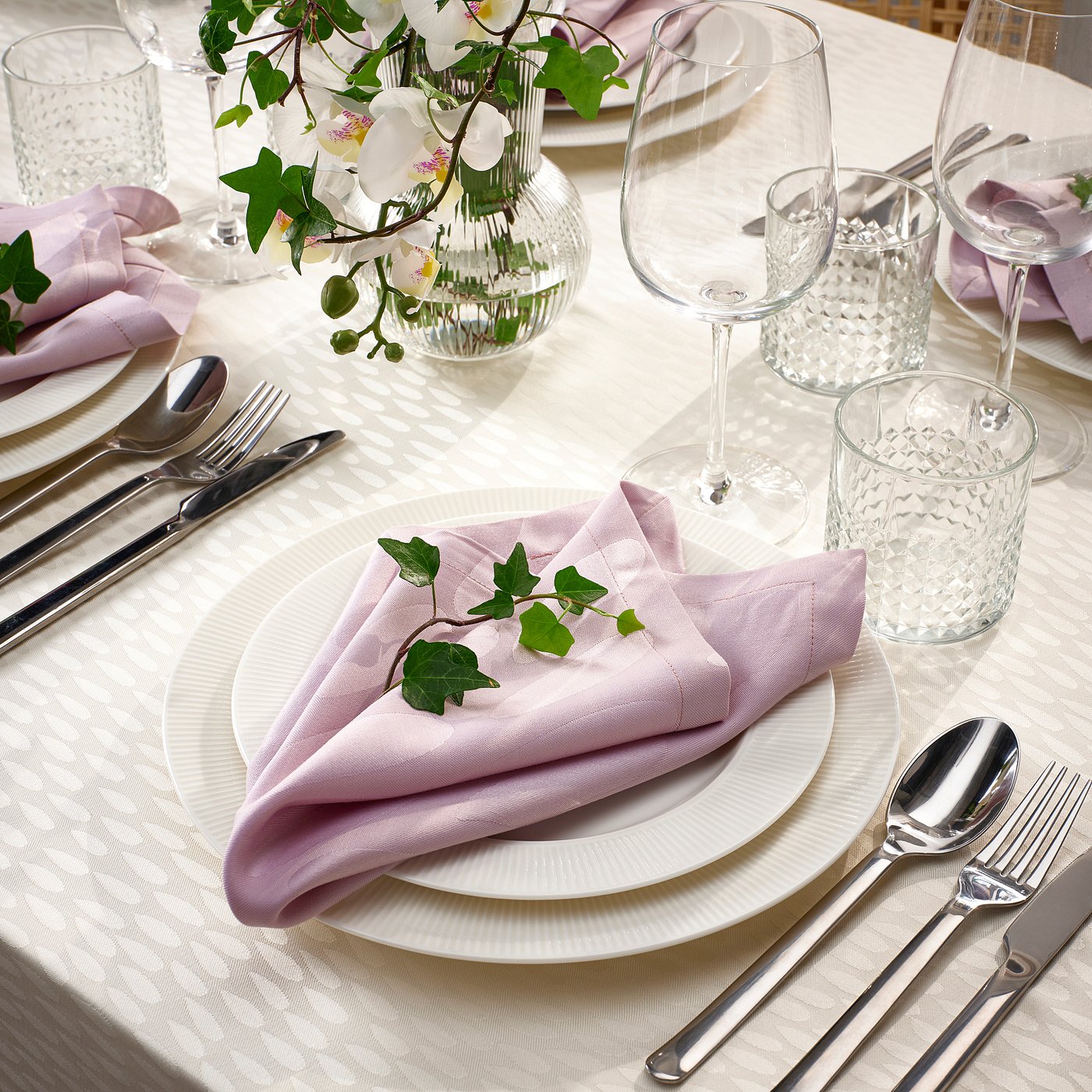 Napkin, patterned pale lilac 2