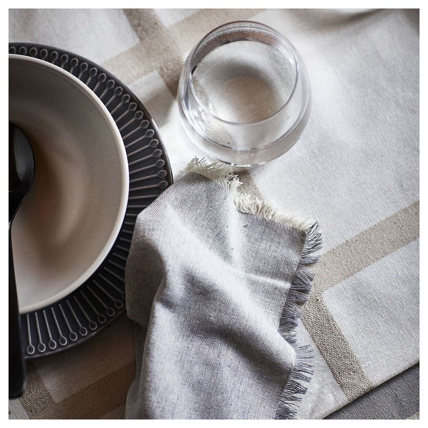 NISSÖGA napkin, gray/white, 14x14