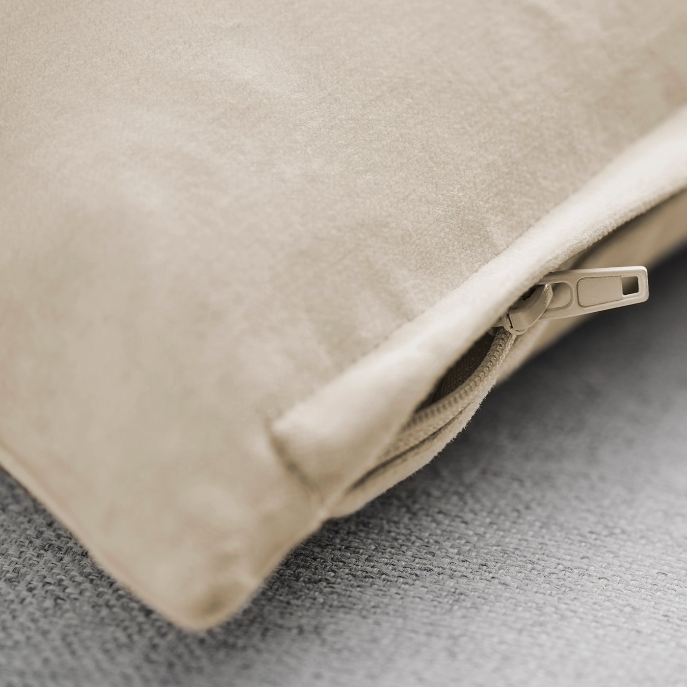 SANELA cushion cover, light beige, 20x20