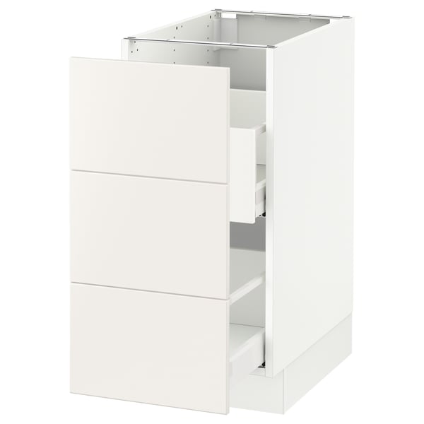 SEKTION white kitchen cabinet with smooth drawers.