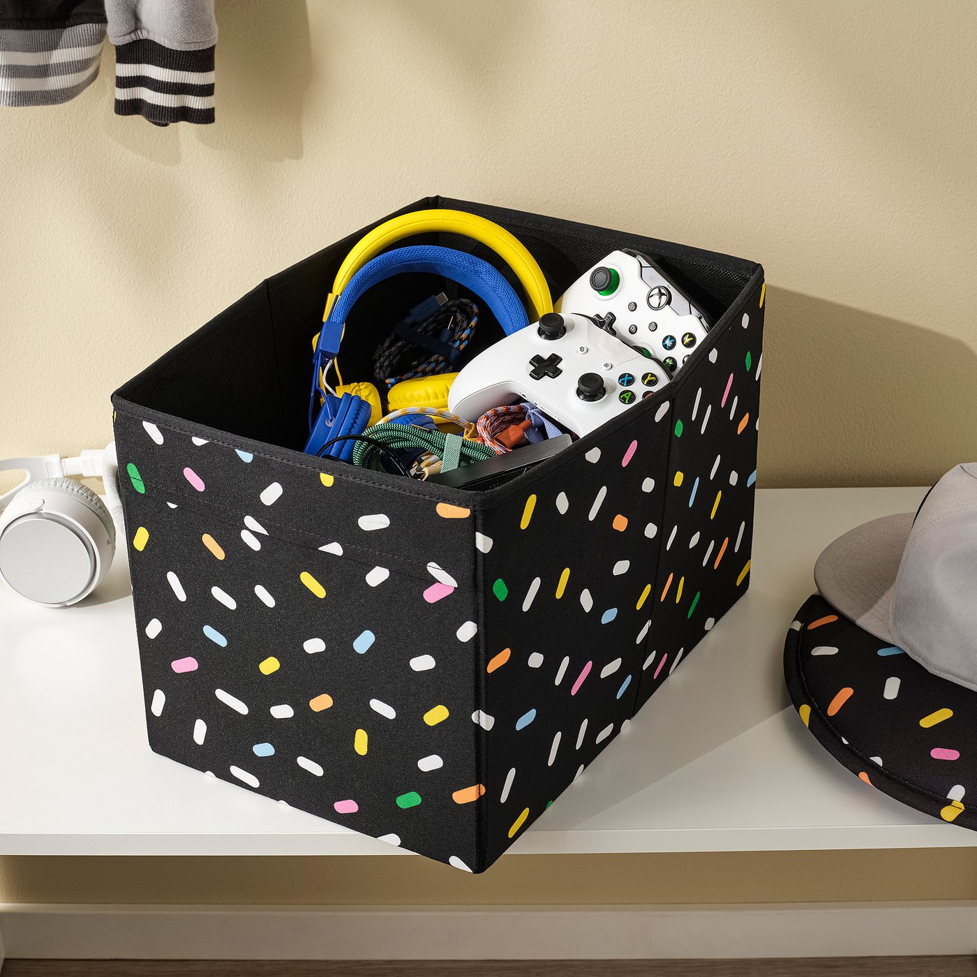 Box, black/sprinkles 3