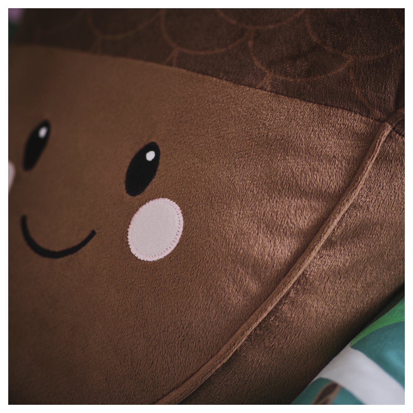 Cushion with pocket, acorn shaped/brown 2