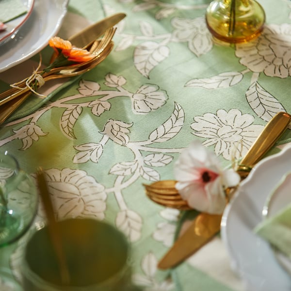 SMÖRFISK Tablecloth, flower pattern/green/white, 57x94 "