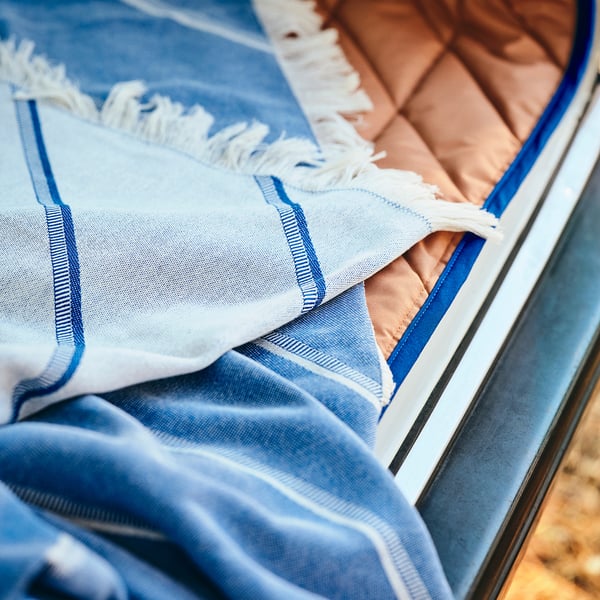 SOLUPPGÅNG Throw, double sided blue/off-white, 51x67 "