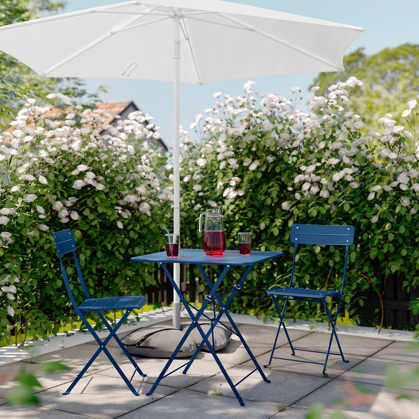 SUNDSÖ table and 2 folding chairs, outdoor dark blue/dark blue