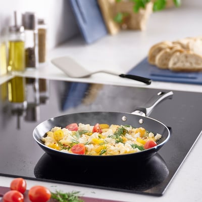 TAGGHAJ Frying pan, non-stick coating black, 9 "