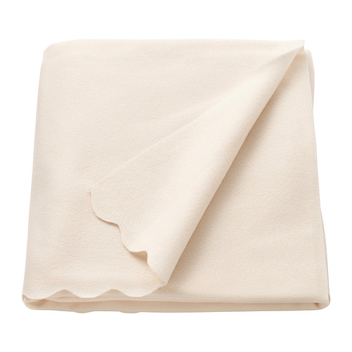 Folded off-white fleece blanket, soft & warm, made from recycled polyester.