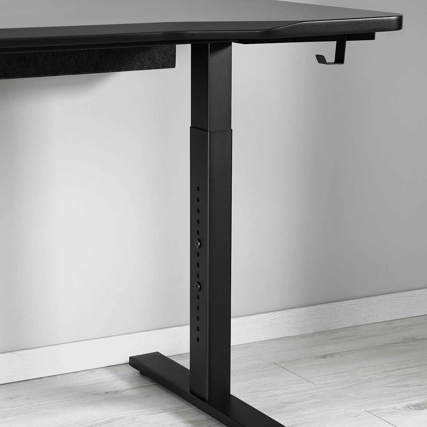 UTMANING gaming desk, black, 471/4x311/2