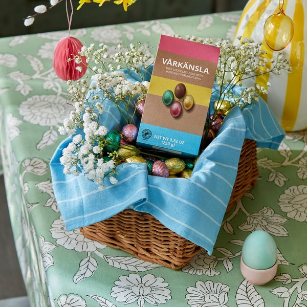 VÅRKÄNSLA Milk chocolate eggs, with hazelnut filling/Rainforest Alliance Certified, 9 oz