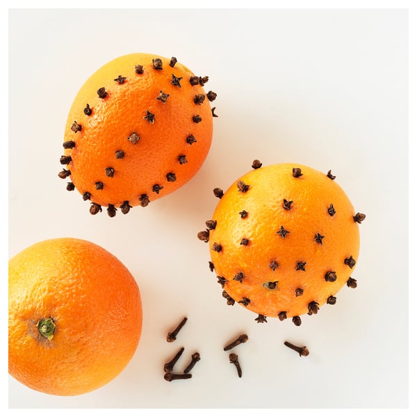 VINTERFINT Scented candle in glass with lid, Orange and clove/red, 40 hr