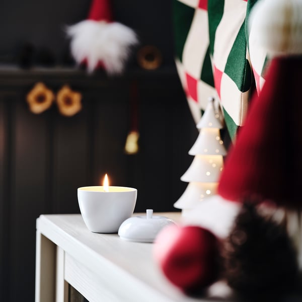 VINTERFINT Scented candle in metal cup, apple-shaped/Vanilla white, 24 hr